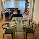Zentrale Grosse Mit 2 Schlafzimmern Fuer Maximal 3 Erwachsene Und 2
